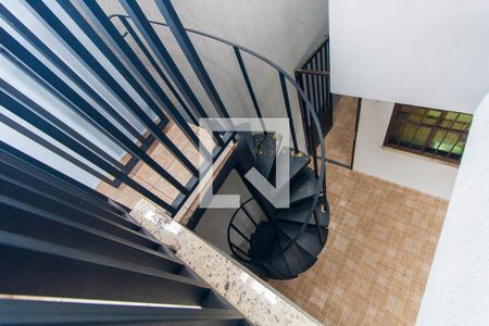 Casa à venda com 130m², 3 quartos e 4 vagasEscada