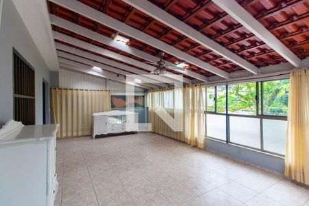 Casa à venda com 130m², 3 quartos e 4 vagasVaranda