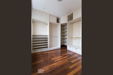 Apartamento à venda com 140m², 2 quartos e 1 vagaCloset
