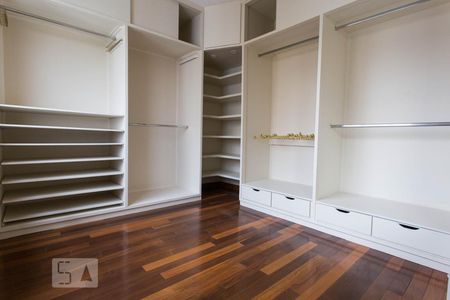 Apartamento à venda com 140m², 2 quartos e 1 vagaCloset
