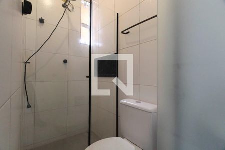 Banheiro de kitnet/studio para alugar com 1 quarto, 25m² em Jardim Independência, São Paulo