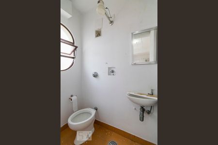 Apartamento à venda com 140m², 3 quartos e 2 vagas Apartamento à venda com 140m², 3 quartos e 2 vagasBanheiro de Serviço