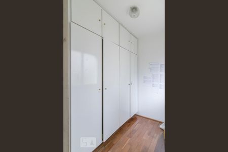 Apartamento à venda com 140m², 3 quartos e 2 vagas Apartamento à venda com 140m², 3 quartos e 2 vagasQuarto de Serviço