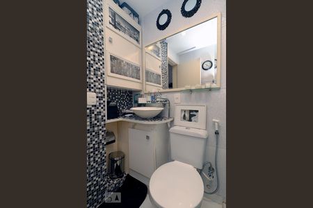 Banheiro Suite. de apartamento à venda com 2 quartos, 80m² em Copacabana, Rio de Janeiro