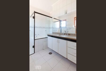 Casa à venda com 325m², 3 quartos e 6 vagasBanheiro Suíte 3