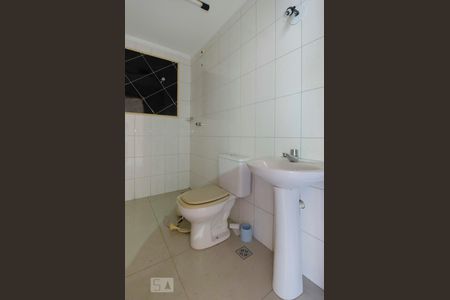 Casa à venda com 325m², 3 quartos e 6 vagasBanheiro de serviço