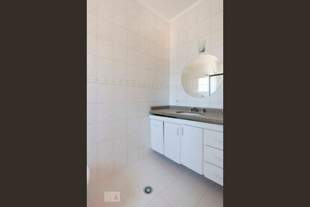 Casa à venda com 325m², 3 quartos e 6 vagasBanheiro Suíte 1