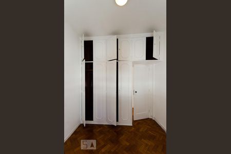 Apartamento para alugar com 70m², 2 quartos e 1 vagaPrimeiro quarto