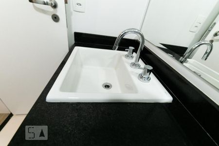 Banheiro de kitnet/studio para alugar com 1 quarto, 30m² em Vila Cordeiro, São Paulo