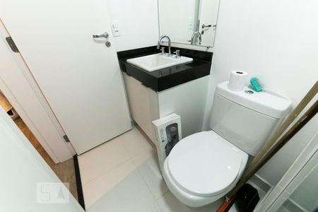 Banheiro de kitnet/studio para alugar com 1 quarto, 30m² em Vila Cordeiro, São Paulo
