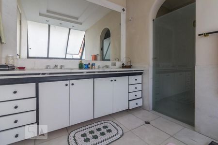 Apartamento à venda com 350m², 4 quartos e 4 vagasBanheiro da Suite 4