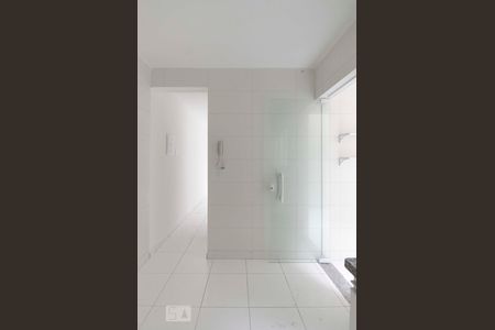 Sala de casa de condomínio para alugar com 2 quartos, 67m² em Vila Nivi, São Paulo