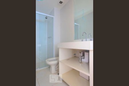 Banheiro de apartamento à venda com 2 quartos, 60m² em Sumaré, São Paulo