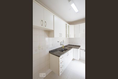 Cozinha de apartamento para alugar com 2 quartos, 44m² em Jardim Los Angeles, São Paulo