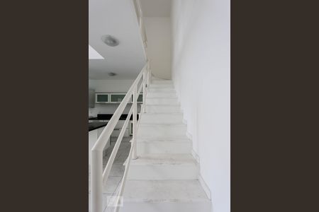 Escada para suite de apartamento à venda com 1 quarto, 82m² em Paraíso do Morumbi, São Paulo