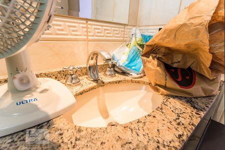 Apartamento à venda com 139m², 4 quartos e 6 vagasBanheiro da Suíte 2