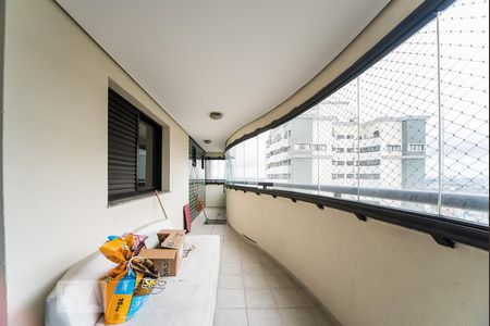 Apartamento à venda com 139m², 4 quartos e 6 vagasVaranda