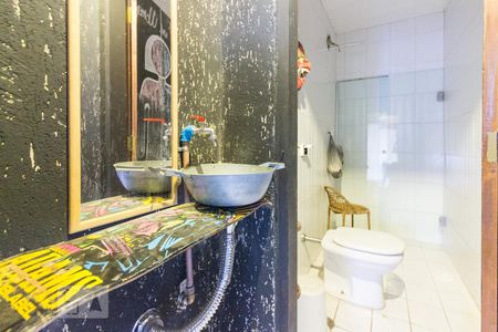 Banheiro de casa para alugar com 2 quartos, 85m² em Parque Peruche, São Paulo