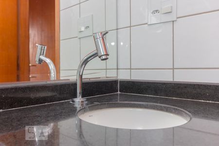 Banheiro de apartamento para alugar com 2 quartos, 50m² em Rio Pequeno, São Paulo