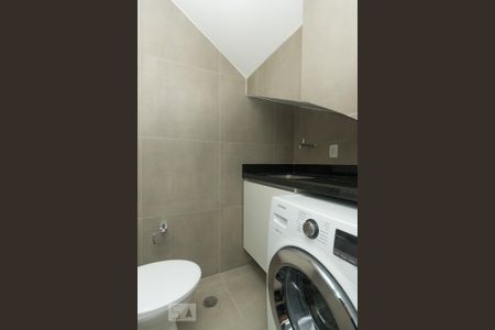 Lavabo e área de serviço de apartamento para alugar com 1 quarto, 47m² em Cambuci, São Paulo