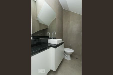 Lavabo e área de serviço de apartamento para alugar com 1 quarto, 47m² em Cambuci, São Paulo