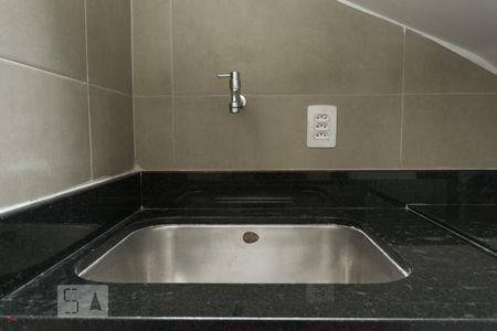 Detalhe do lavabo e área de serviço de apartamento para alugar com 1 quarto, 47m² em Cambuci, São Paulo