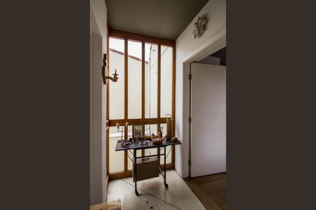 Casa à venda com 230m², 2 quartos e 2 vagasHall social