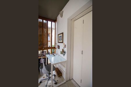 Casa à venda com 230m², 2 quartos e 2 vagasHall social