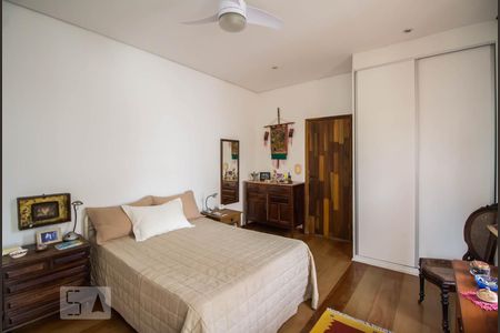 Casa à venda com 230m², 2 quartos e 2 vagasQuarto suíte