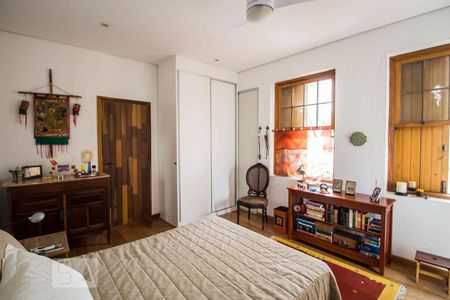 Casa à venda com 230m², 2 quartos e 2 vagasQuarto suíte