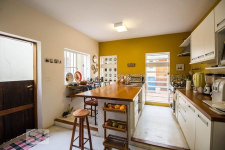 Casa à venda com 230m², 2 quartos e 2 vagasCozinha