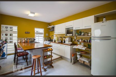 Casa à venda com 230m², 2 quartos e 2 vagasCozinha