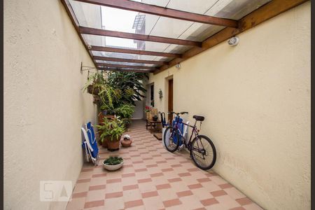 Casa à venda com 230m², 2 quartos e 2 vagasÁrea externa