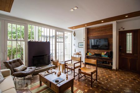 Sala de estar de casa à venda com 2 quartos, 230m² em Pinheiros, São Paulo