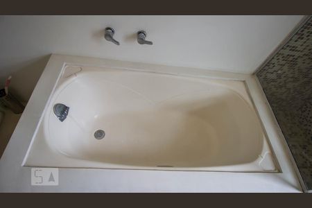 Banheiro social detalhe de casa à venda com 2 quartos, 230m² em Pinheiros, São Paulo