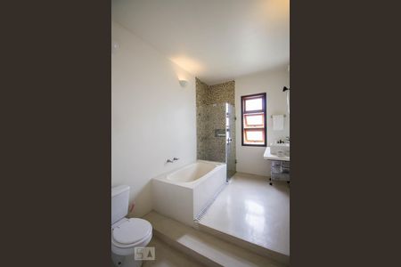 Banheiro social de casa à venda com 2 quartos, 230m² em Pinheiros, São Paulo