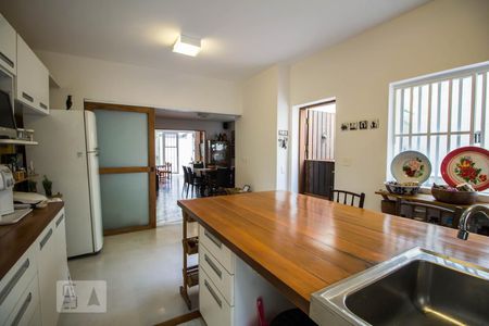Casa à venda com 230m², 2 quartos e 2 vagasCozinha