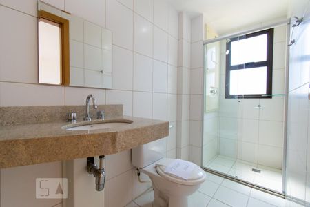 Banheiro da Suíte 01 de apartamento para alugar com 4 quartos, 140m² em Norte (águas Claras), Brasília
