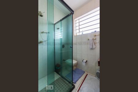 Casa à venda com 375m², 4 quartos e 2 vagasBanheiro suíte 1