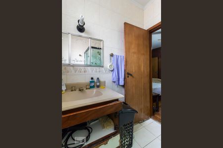 Casa à venda com 375m², 4 quartos e 2 vagasBanheiro suíte 1