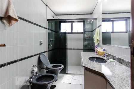 banheiro suite 01 de apartamento à venda com 3 quartos, 210m² em Vila Regente Feijó, São Paulo