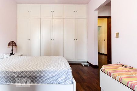 Apartamento à venda com 210m², 3 quartos e 3 vagas Apartamento à venda com 210m², 3 quartos e 3 vagassuite 02