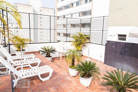 Apartamento à venda com 29m², 1 quarto e 1 vaga Apartamento à venda com 29m², 1 quarto e 1 vagaÁrea comum - Piscina