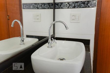 Banheiro torneira de apartamento para alugar com 2 quartos, 60m² em Tijuca, Rio de Janeiro