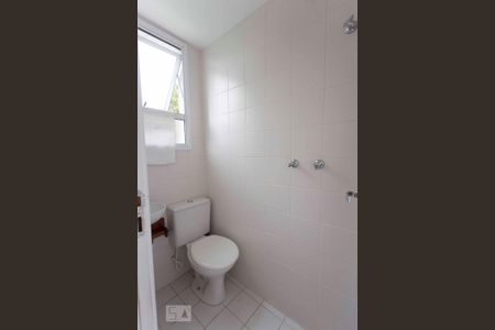Banheiro de serviço de apartamento para alugar com 3 quartos, 120m² em São Francisco, Niterói