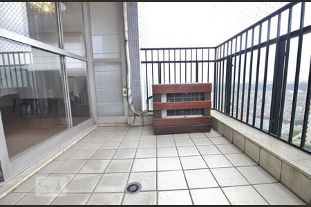 Varanda 1 de apartamento para alugar com 4 quartos, 292m² em Vila Suzana, São Paulo