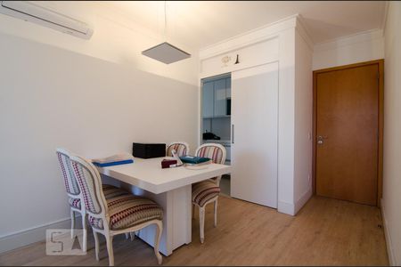 Entrada/Sala de jantar de apartamento à venda com 1 quarto, 57m² em Cambuí, Campinas