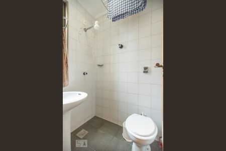 Banheiro de Serviço  de apartamento para alugar com 3 quartos, 172m² em Centro, Jundiaí