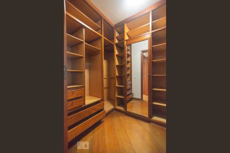 Apartamento para alugar com 172m², 3 quartos e 2 vagas Apartamento para alugar com 172m², 3 quartos e 2 vagasCloset