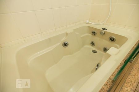 Apartamento para alugar com 172m², 3 quartos e 2 vagas Apartamento para alugar com 172m², 3 quartos e 2 vagasBanheiro Social